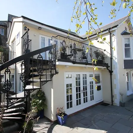 Just B: Central Town Apartment with Smart TV and Power Shower Dartmouth Exterior photo