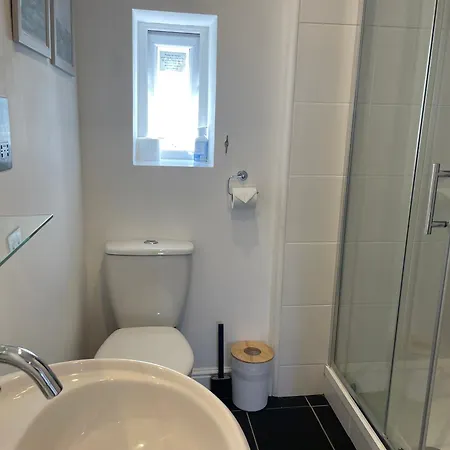 Just B: Central Town Apartment with Smart TV and Power Shower Dartmouth Exterior photo