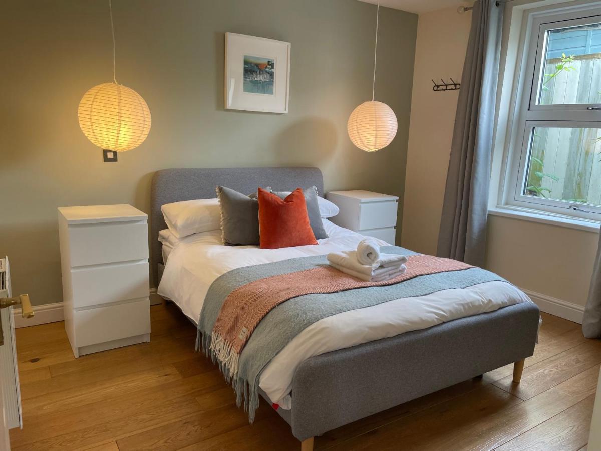Just B: Town With Smart Tv And Power Shower Apartment Dartmouth