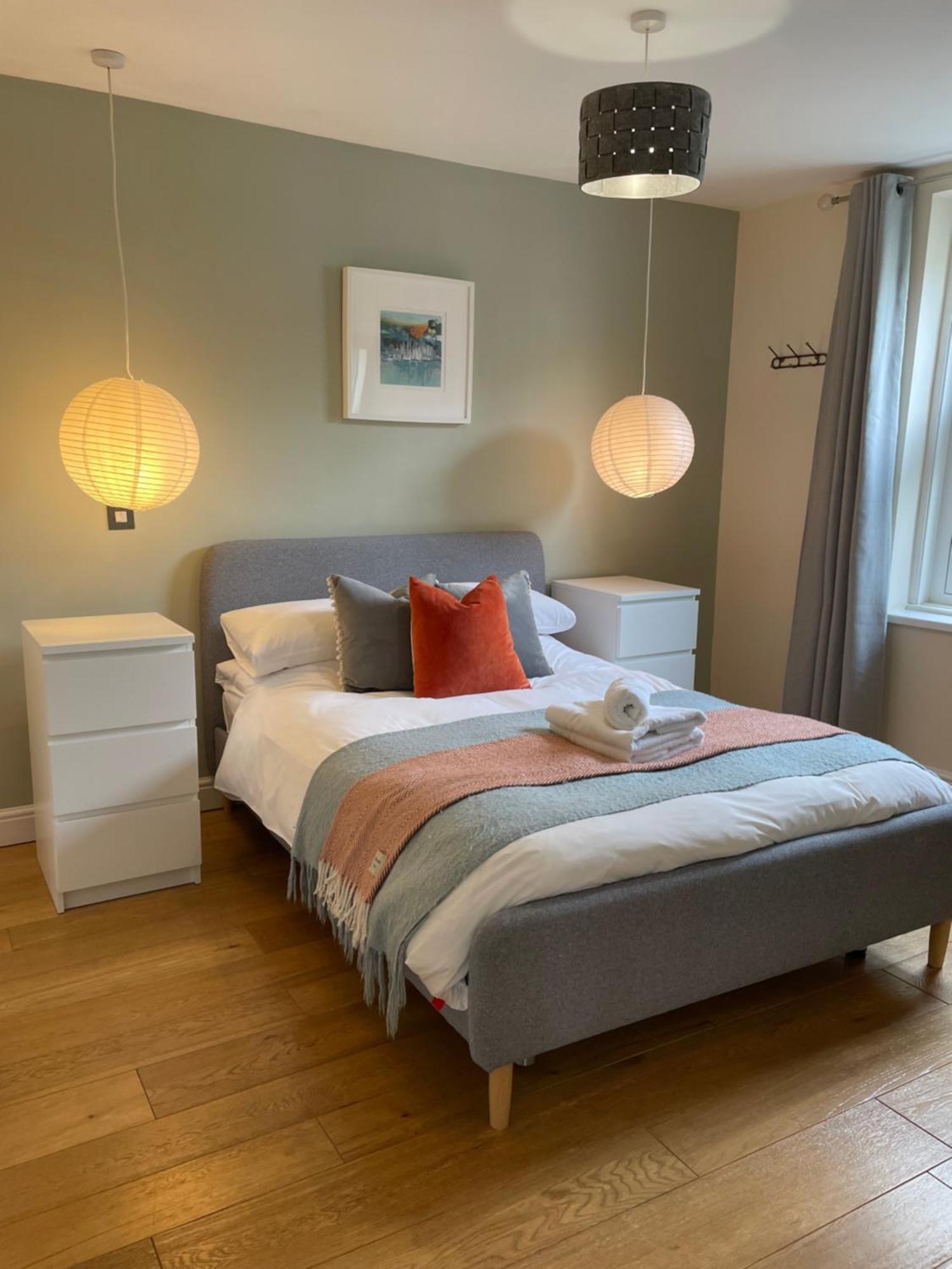 Just B: Town With Smart Tv And Power Shower Apartment Dartmouth