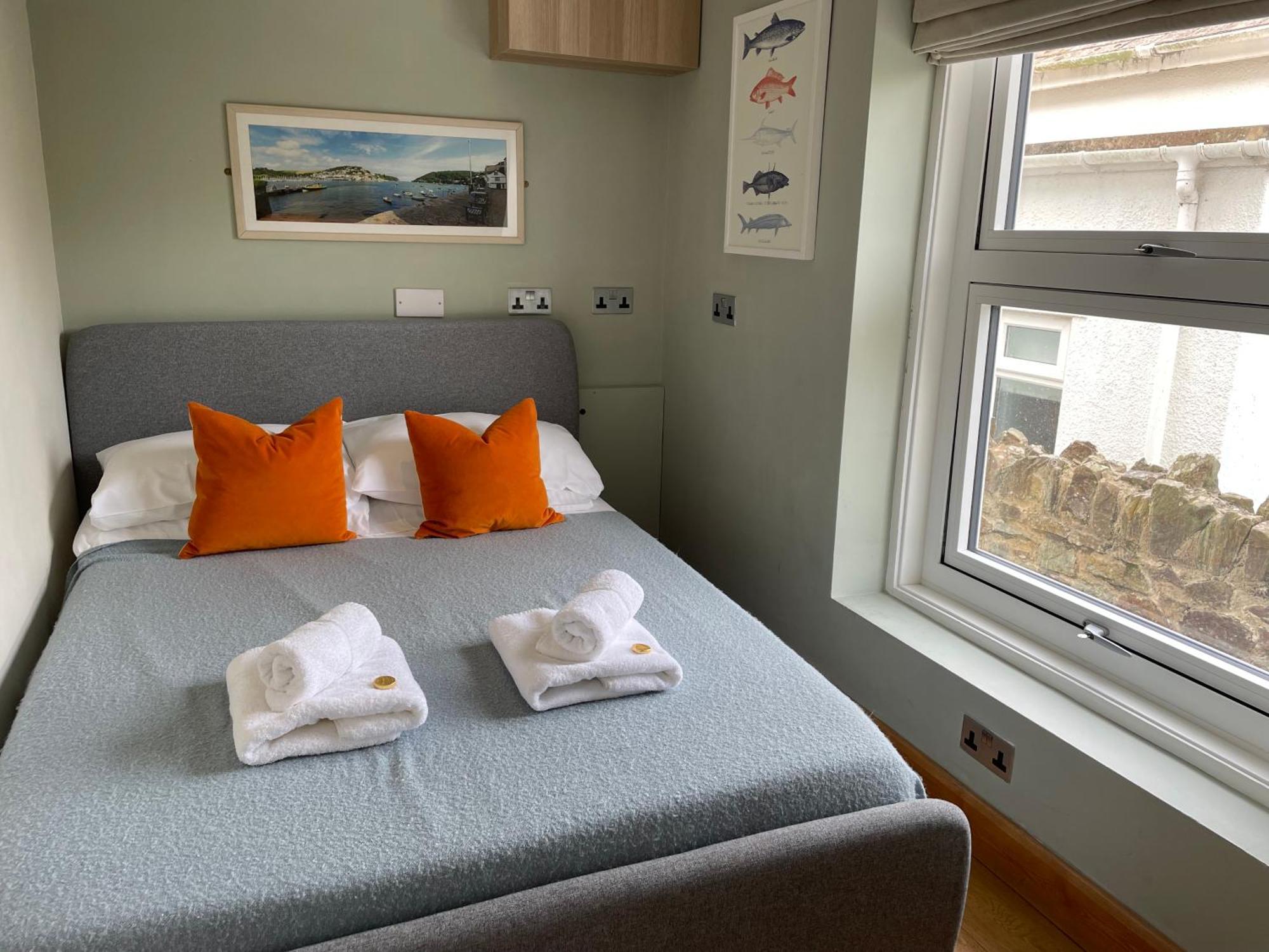 Just B: Town With Smart Tv And Power Shower Apartment