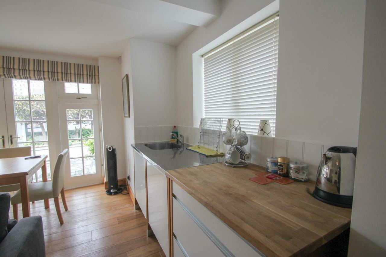 Apartment Just B: Town With Smart Tv And Power Shower