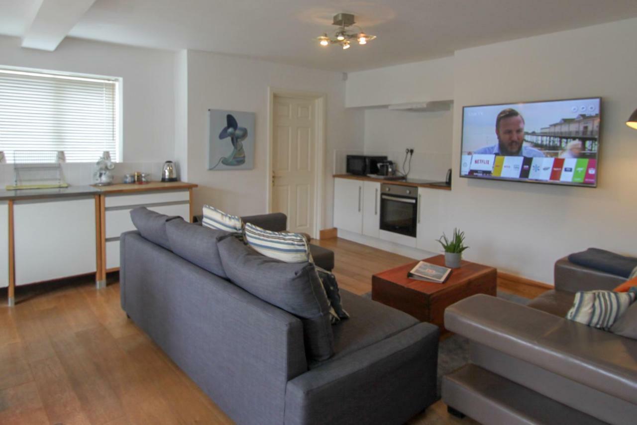 Apartment Just B: Town With Smart Tv And Power Shower *