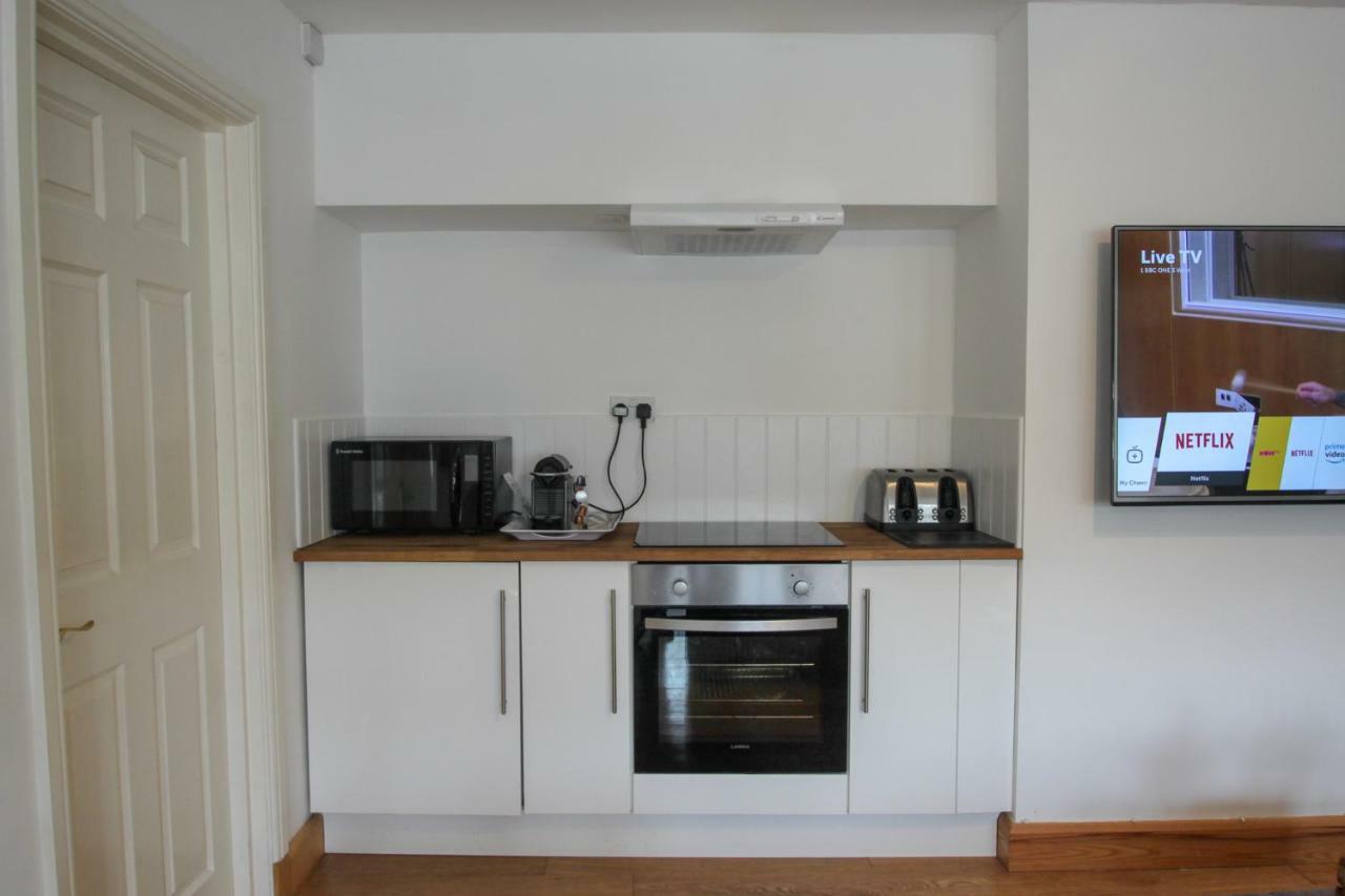 Just B: Town With Smart Tv And Power Shower Dartmouth