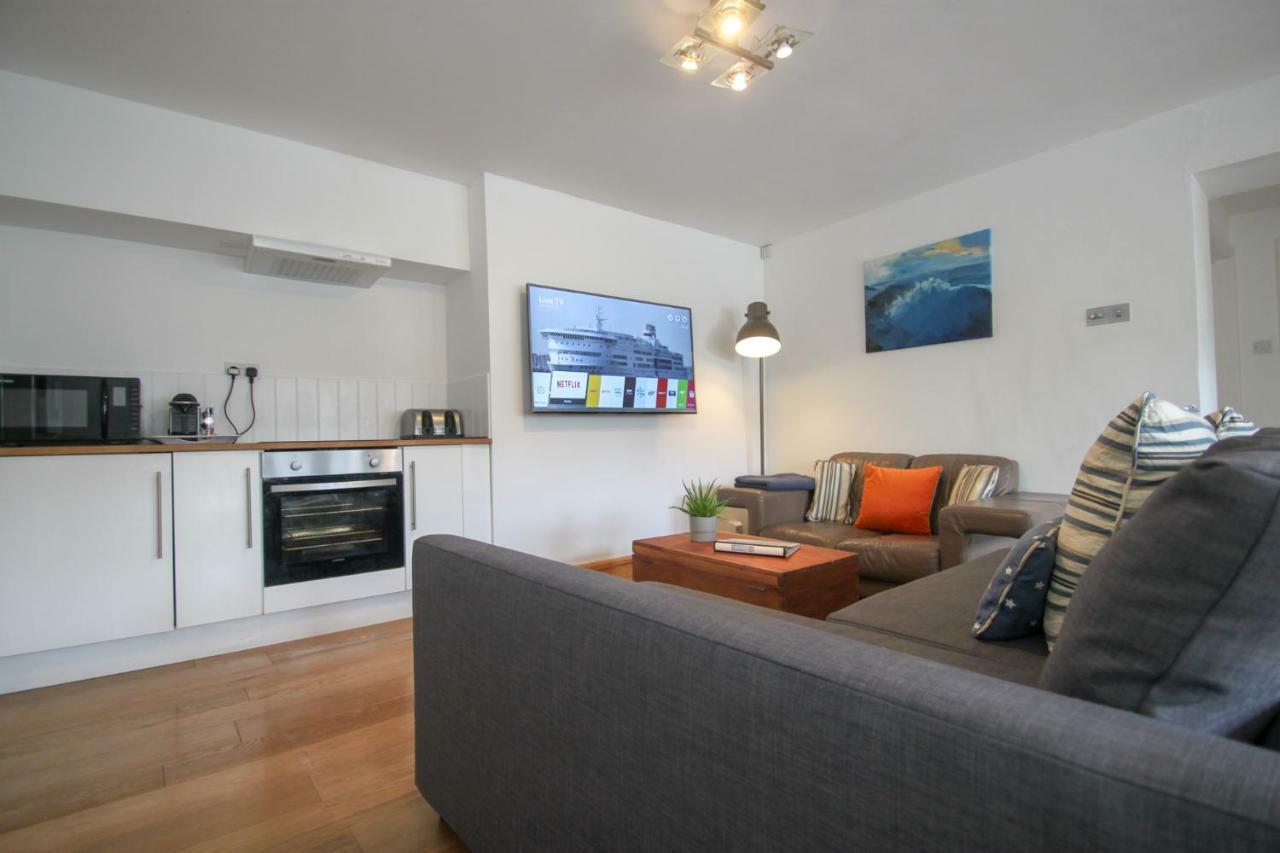 Just B: Town With Smart Tv And Power Shower Apartment *