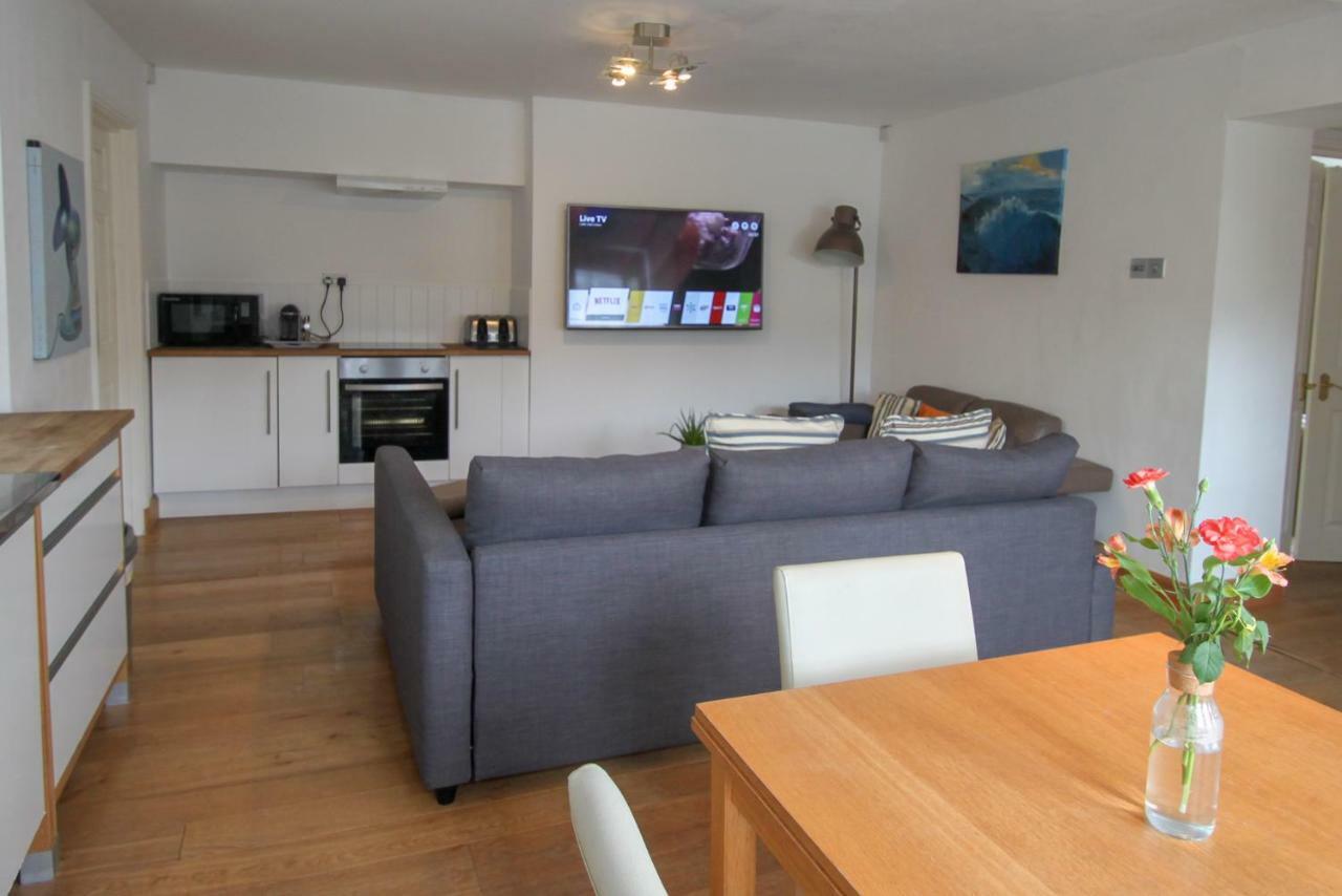Apartment Just B: Town With Smart Tv And Power Shower